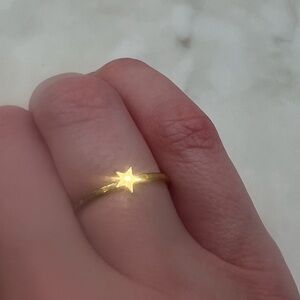 Dainty star ring from LF